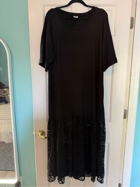 Black Short-Sleeve Maxi Dress with Lace Hem